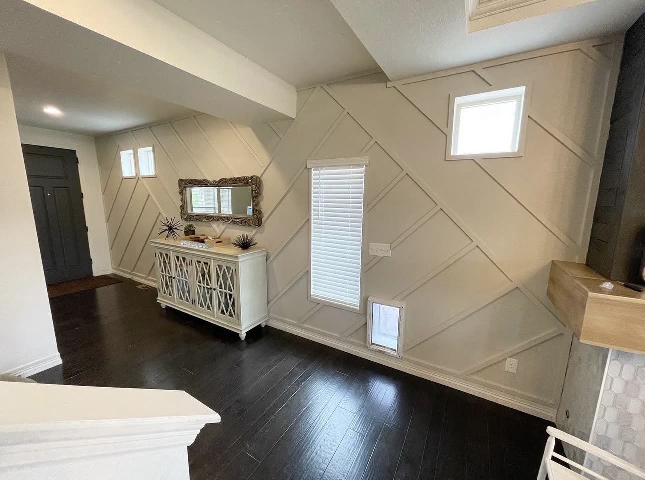 Entry accent wall